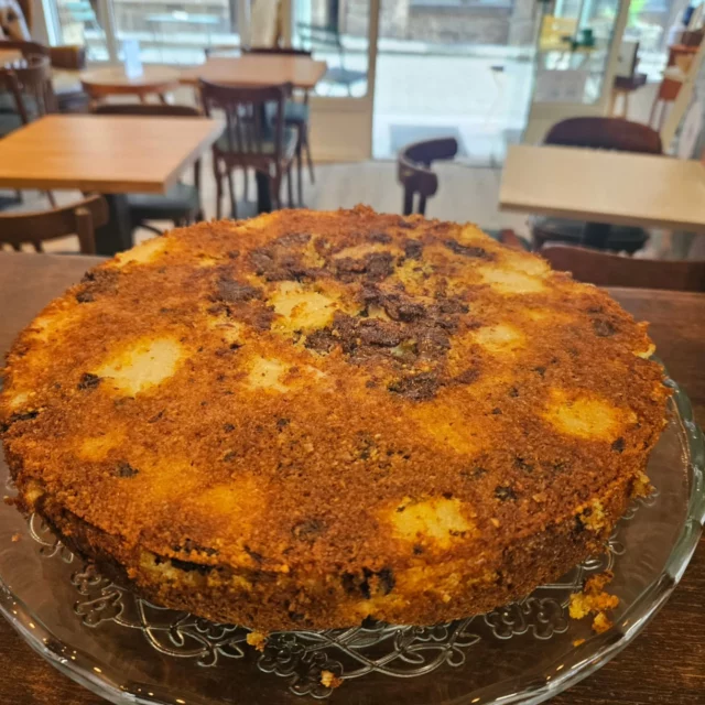Gourmandise du jour : Gâteau  poires chocolat 🍫 🍐
#salondethe #teatime #tea #teashop #dinan #dessert #gouter #poires #chocolat #cafe #coffee