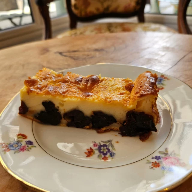 Gourmandise du jour : Far Breton 💫
#salondethe #teetime #tea #teashop #dinan #farbretonauxpruneaux #faitmaison #gouter #gourmandise