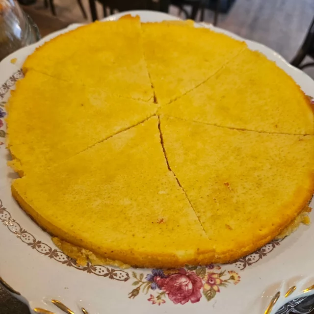 Gourmandise du jour : Moëlleux aux agrumes 🍋 🍊
#salondethe #tea #teatime #teashop #moelleux #gouter #gourmandise #dessert #dinan